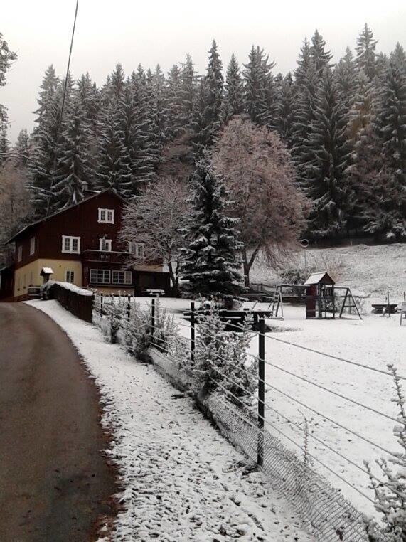 Myslivna Hotel Cerny Dul Luaran gambar